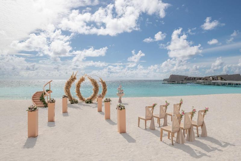 The St. Regis Maldives Vommuli Resort - Plaj
