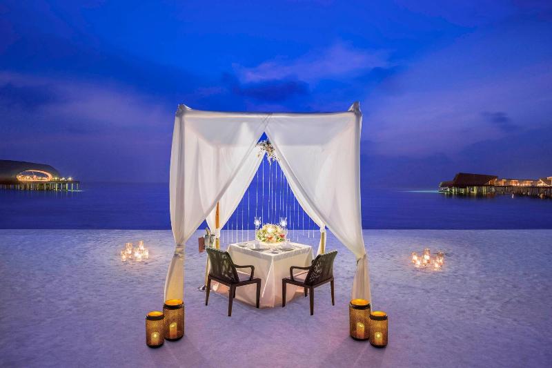 The St. Regis Maldives Vommuli Resort - Plaj