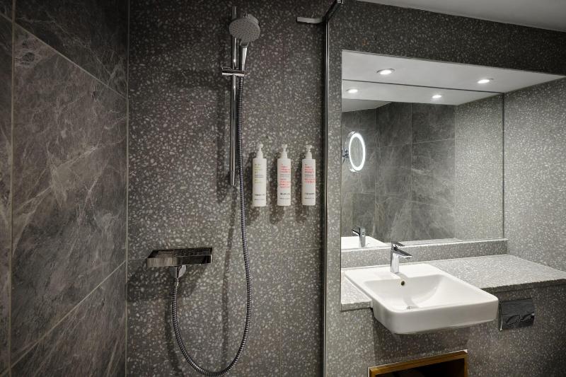 Edinburgh Marriott Hotel Holyrood - Oda