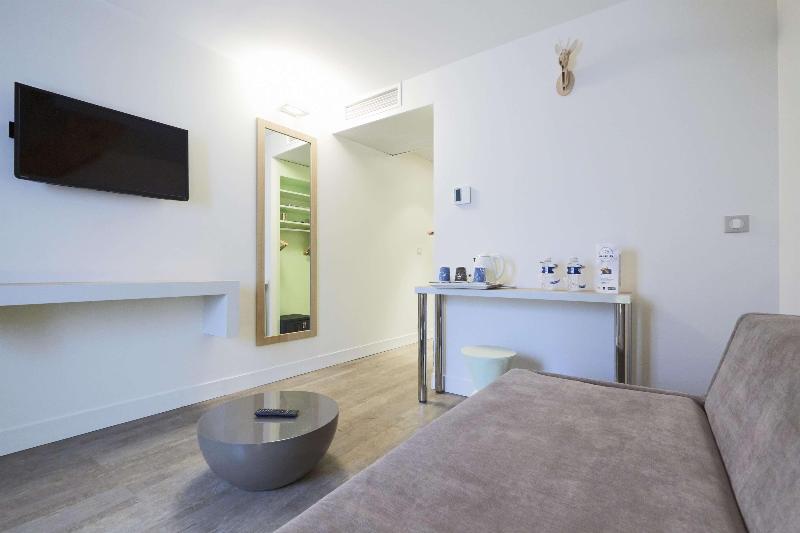Kyriad Paris 18 Porte De Clignancourt Hotel - Oda