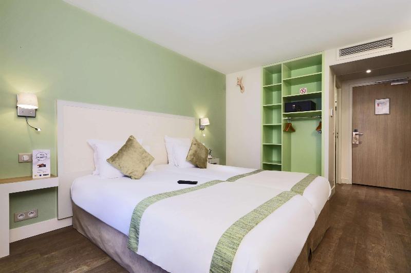 Kyriad Paris 18 Porte De Clignancourt Hotel - Oda