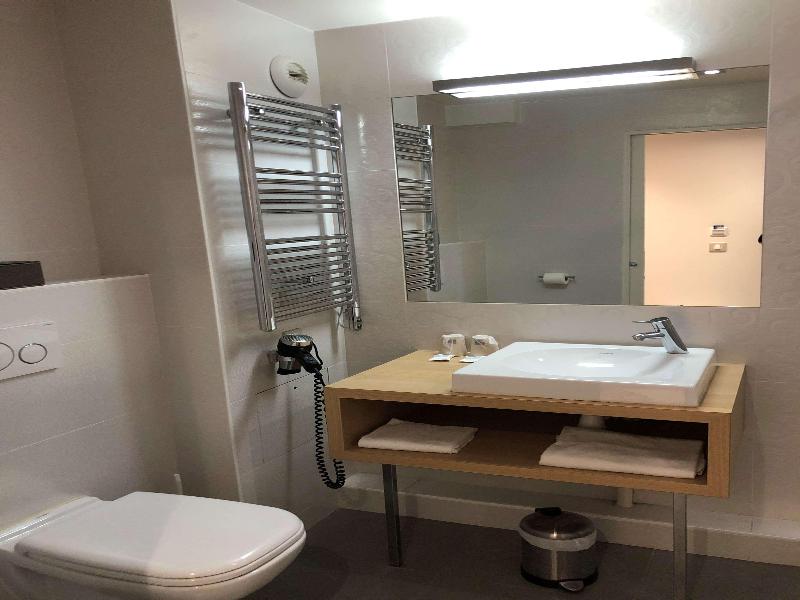 Kyriad Paris 18 Porte De Clignancourt Hotel - Oda