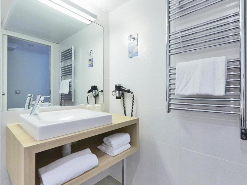 Kyriad Paris 18 Porte De Clignancourt Hotel - Oda