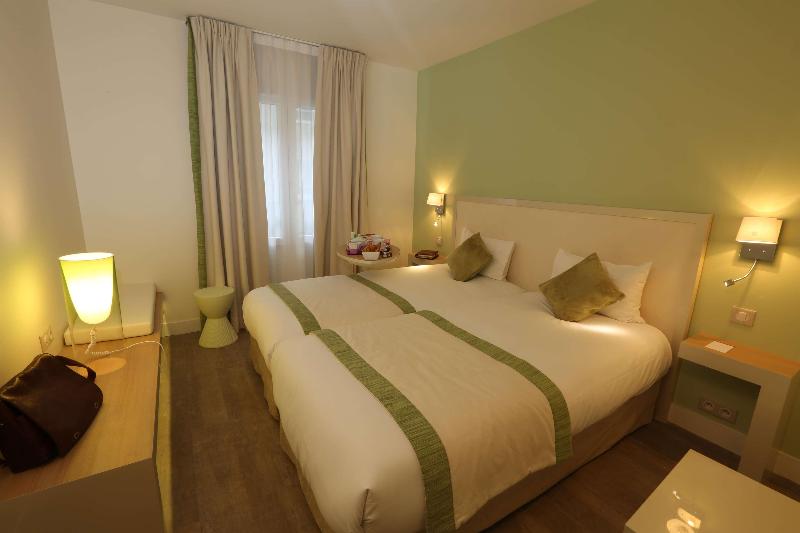 Kyriad Paris 18 Porte De Clignancourt Hotel - Oda