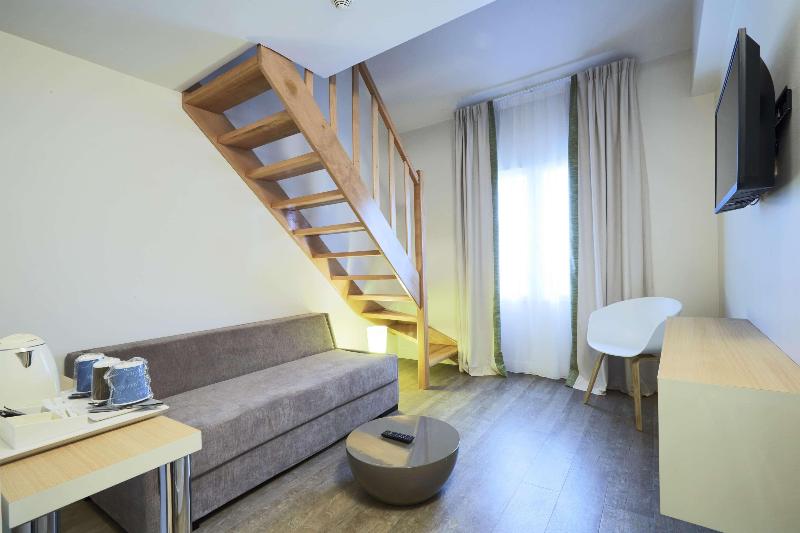 Kyriad Paris 18 Porte De Clignancourt Hotel - Oda