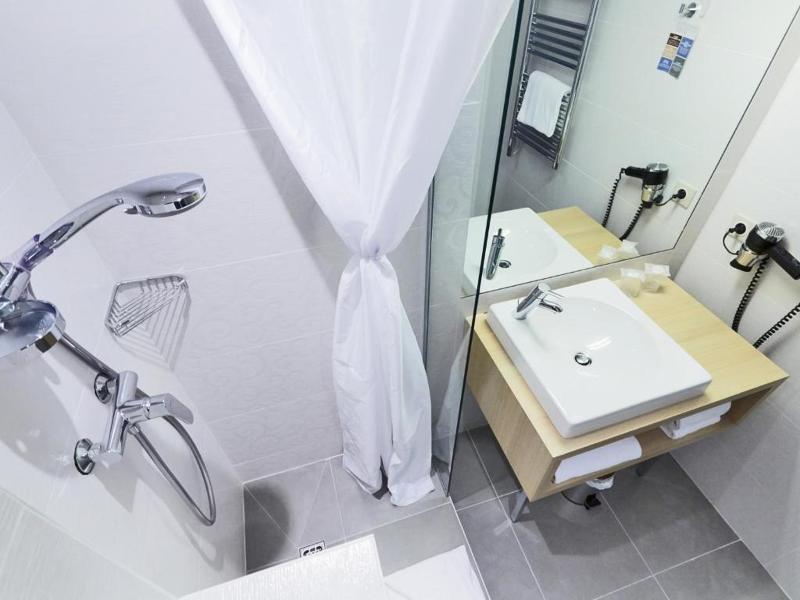 Kyriad Paris 18 Porte De Clignancourt Hotel - Oda
