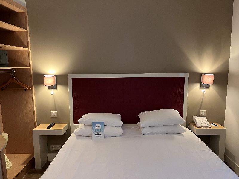 Kyriad Paris 18 Porte De Clignancourt Hotel - Oda