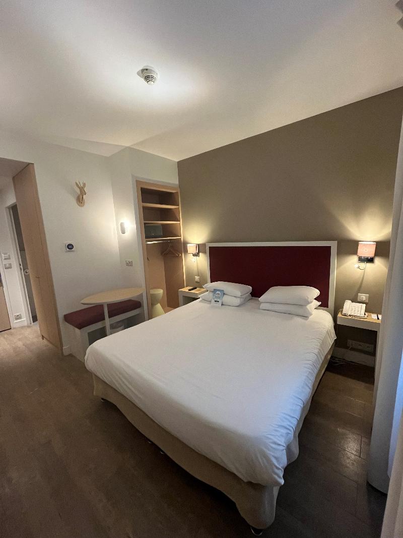 Kyriad Paris 18 Porte De Clignancourt Hotel - Oda