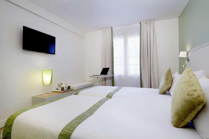 Kyriad Paris 18 Porte De Clignancourt Hotel - Oda