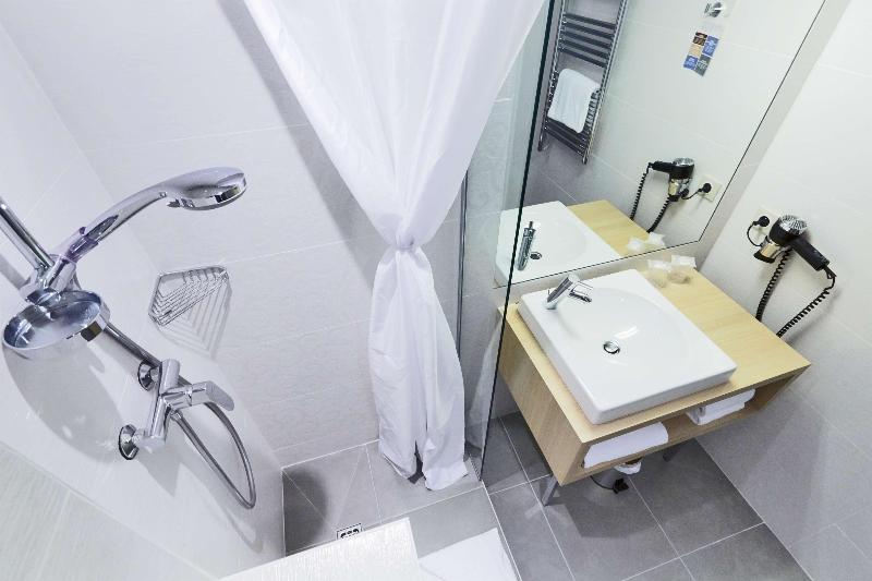 Kyriad Paris 18 Porte De Clignancourt Hotel - Oda
