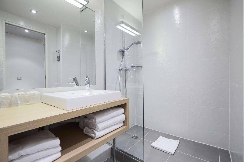 Kyriad Paris 18 Porte De Clignancourt Hotel - Oda