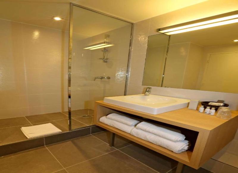 Kyriad Paris 18 Porte De Clignancourt Hotel - Oda