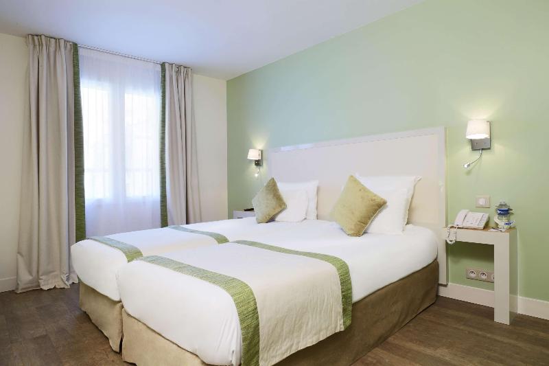 Kyriad Paris 18 Porte De Clignancourt Hotel - Oda