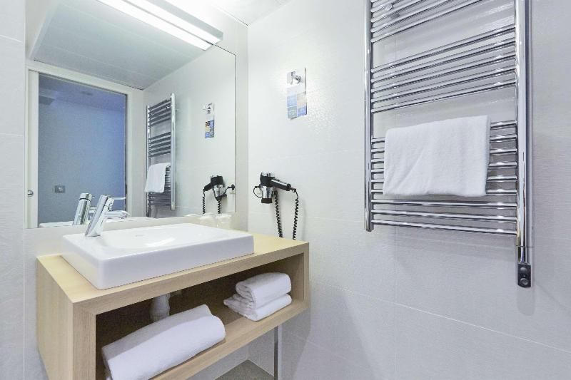 Kyriad Paris 18 Porte De Clignancourt Hotel - Oda