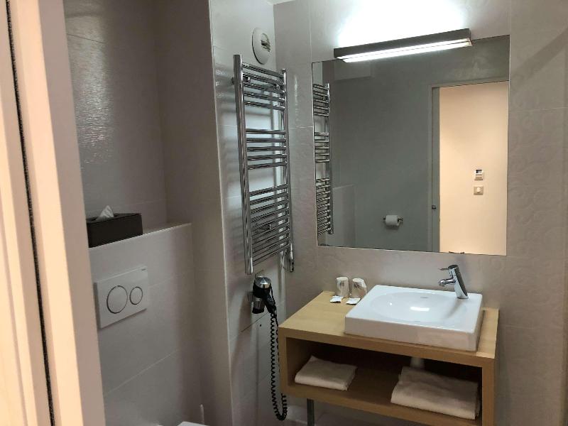 Kyriad Paris 18 Porte De Clignancourt Hotel - Oda