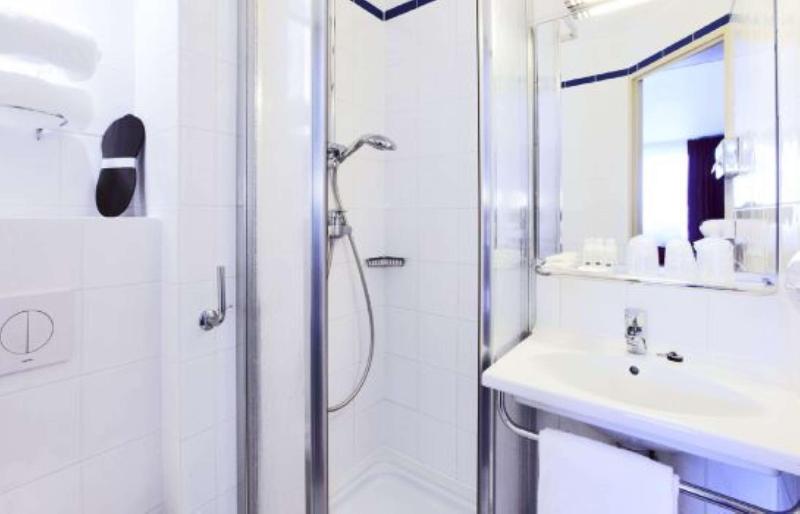 Kyriad Paris 18 Porte De Clignancourt Hotel - Oda
