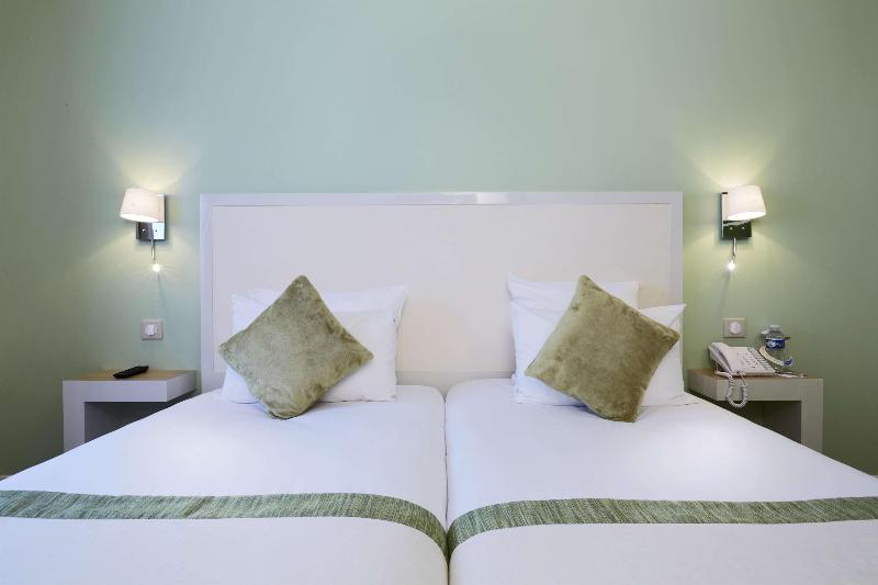 Kyriad Paris 18 Porte De Clignancourt Hotel - Oda