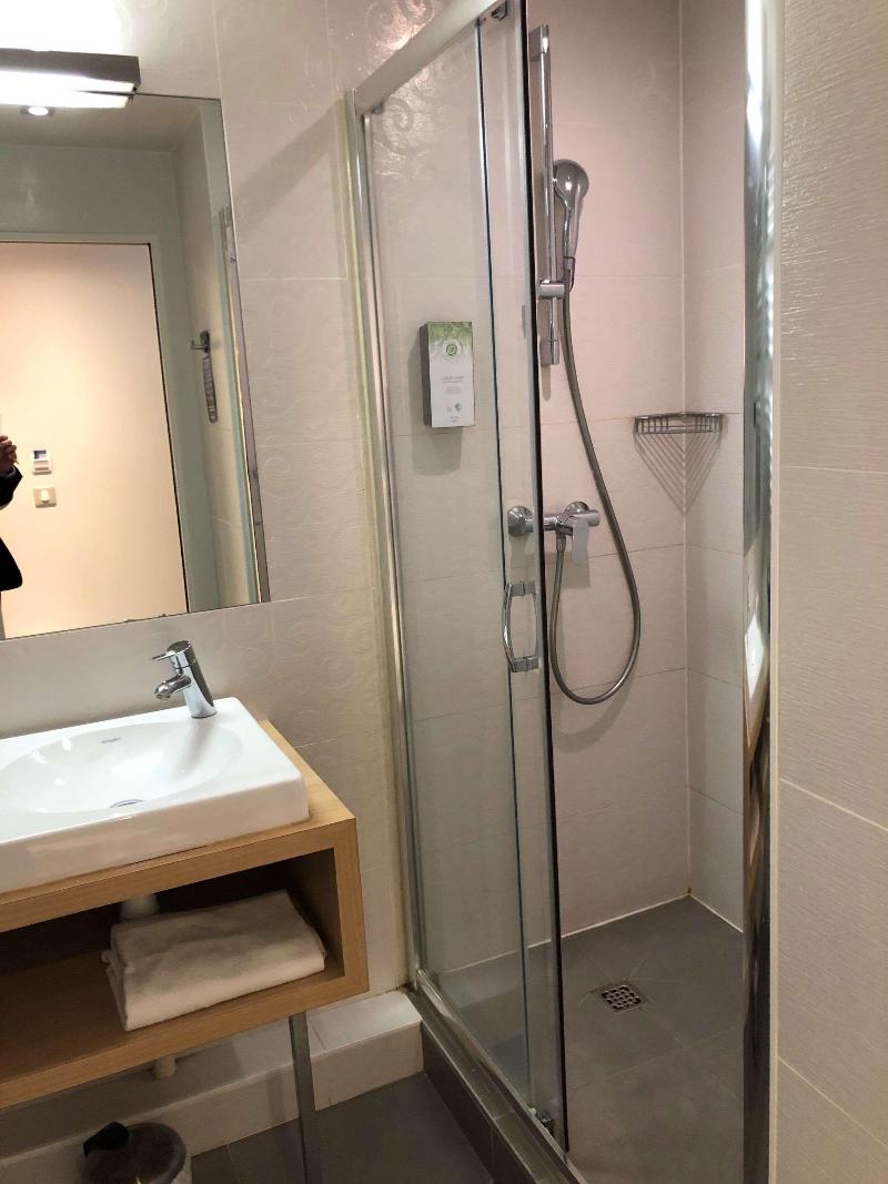 Kyriad Paris 18 Porte De Clignancourt Hotel - Oda