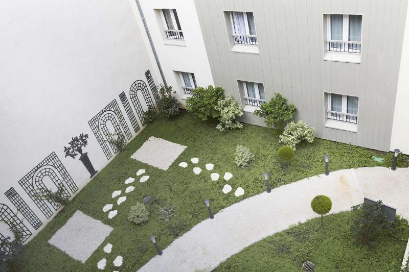 Kyriad Paris 18 Porte De Clignancourt Hotel - Teras