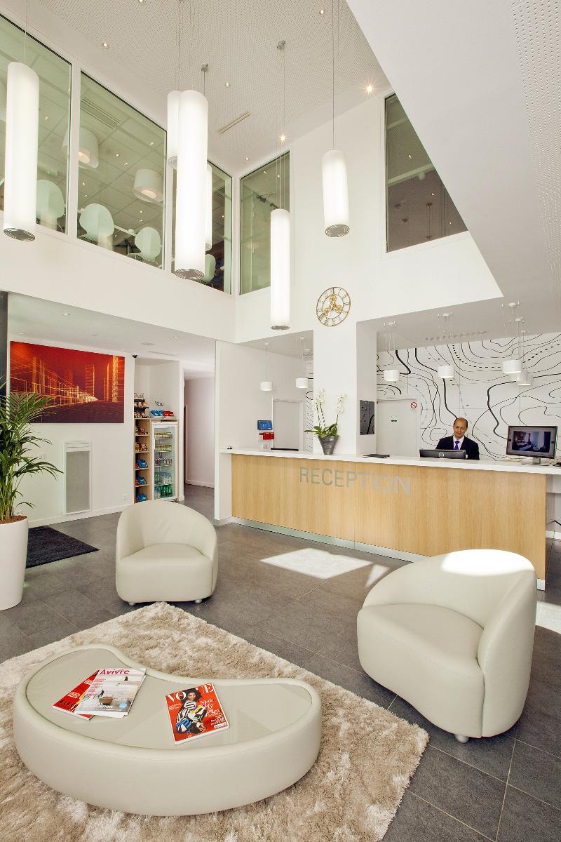 Residhome Nanterre La Defense Hotel - Lobi