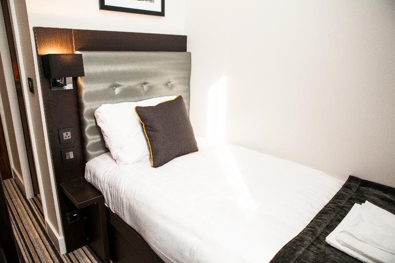 The Tudor Inn Hotel - Oda