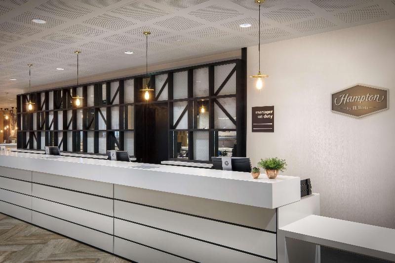 Hampton by Hilton Bristol Airport - Lobi