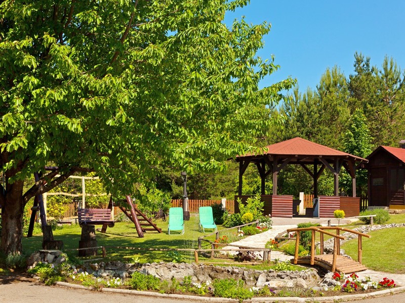 House Zdravko - Genel
