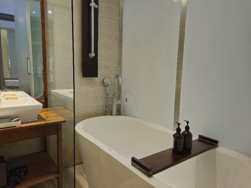 The Crystal Luxury Bay Resort Nusa Dua, Bali - Oda