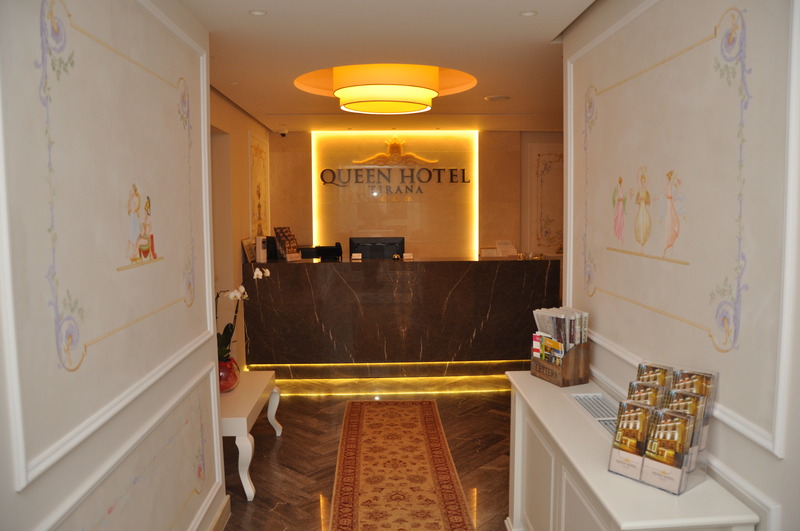 Hotel Queen - Lobi