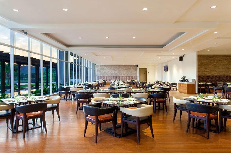 Radisson Golf & Convention Center Batam - Restoran