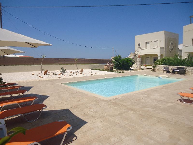 Almyra Apartments - Havuz