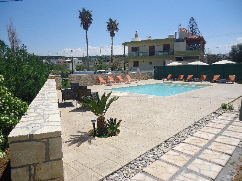 Almyra Apartments - Havuz