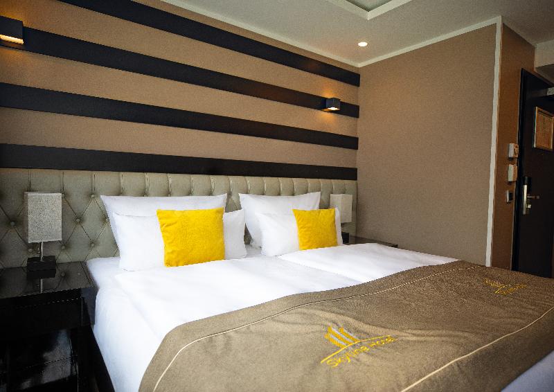Skyline Hotel - Oda