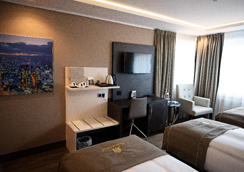 Skyline Hotel - Oda
