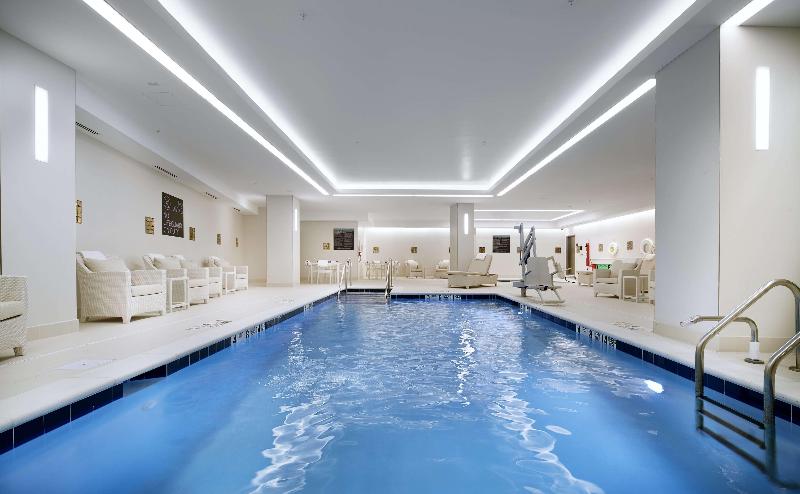 Hilton Garden Inn Roslyn, NY - Havuz