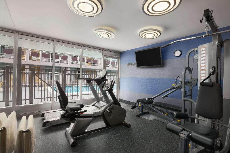 Ramada by Wyndham Rockville Centre - Aktivite