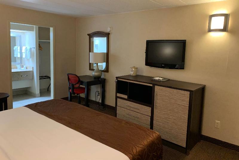 Ramada by Wyndham Rockville Centre - Oda