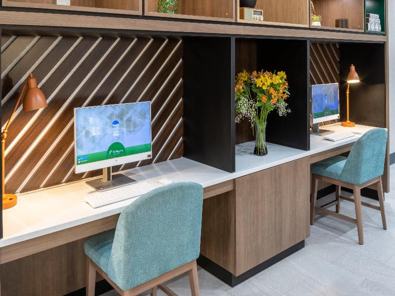 Holiday Inn Long Island-Islip Arpt East - Toplantı