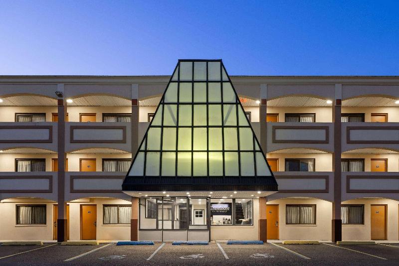 Travelodge by Wyndham Manhasset - Genel