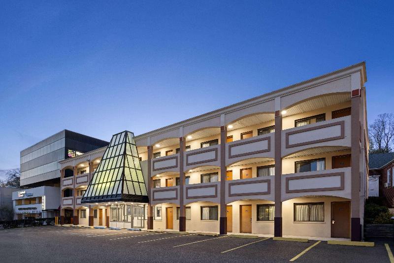 Travelodge by Wyndham Manhasset - Genel