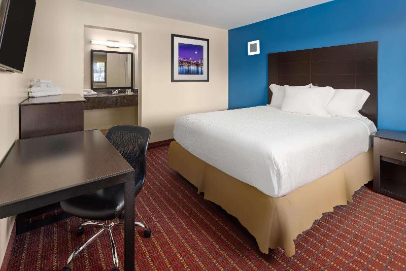 Travelodge by Wyndham Manhasset - Oda