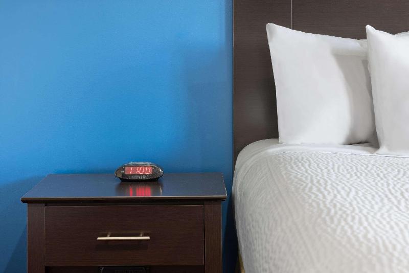 Travelodge by Wyndham Manhasset - Oda