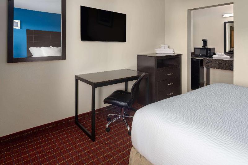 Travelodge by Wyndham Manhasset - Oda