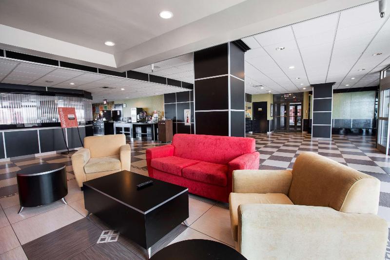 Travelodge by Wyndham Avenel Woodbridge - Lobi