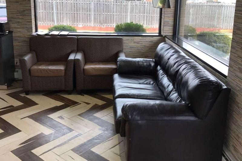 Travelodge by Wyndham Avenel Woodbridge - Lobi
