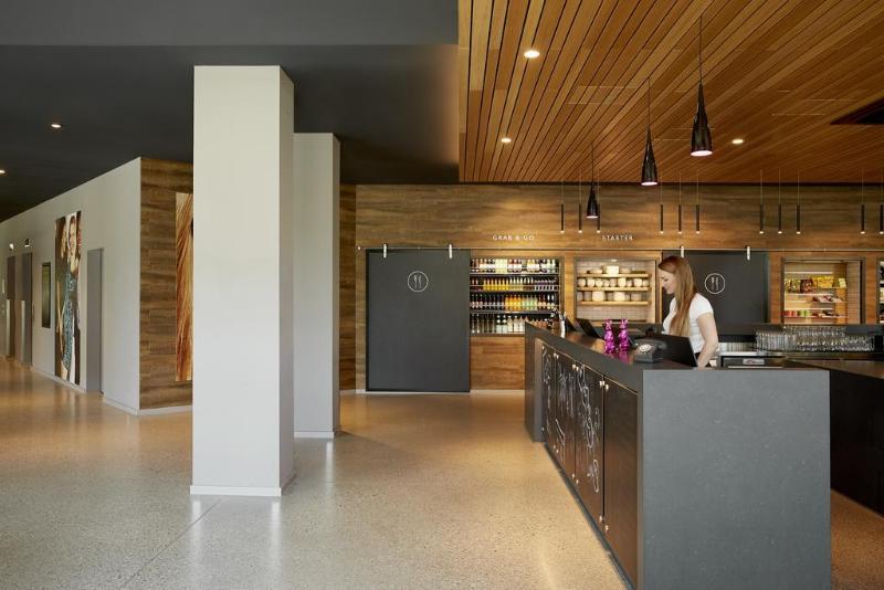 Moxy Aberdeen Airport - Lobi