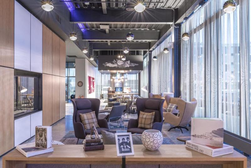 Moxy Aberdeen Airport - Lobi