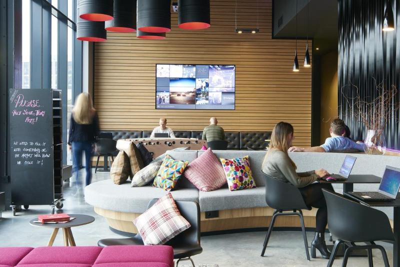 Moxy Aberdeen Airport - Lobi