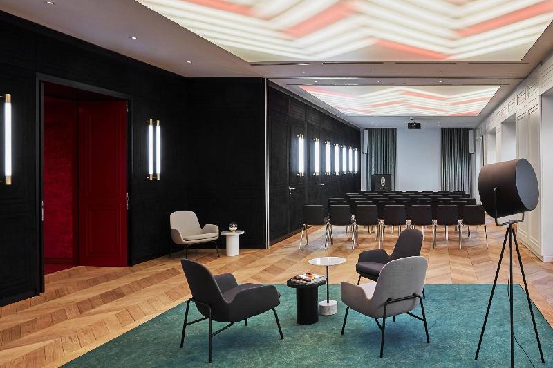 The Dean Munich, Autograph Collection - Toplantı
