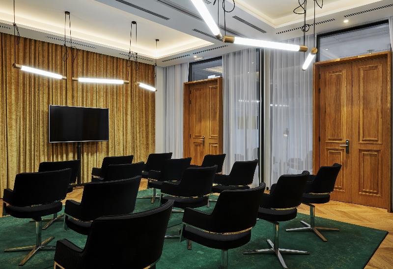 The Dean Munich, Autograph Collection - Toplantı